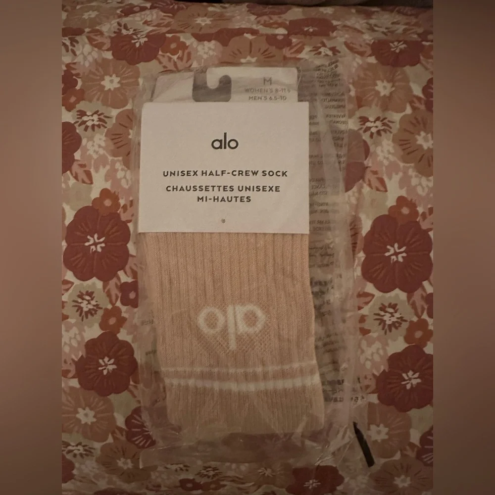 NWT alo Unisex Half-Crew Throwback Sock vintage pink size M W8.5-11 M6.5-8